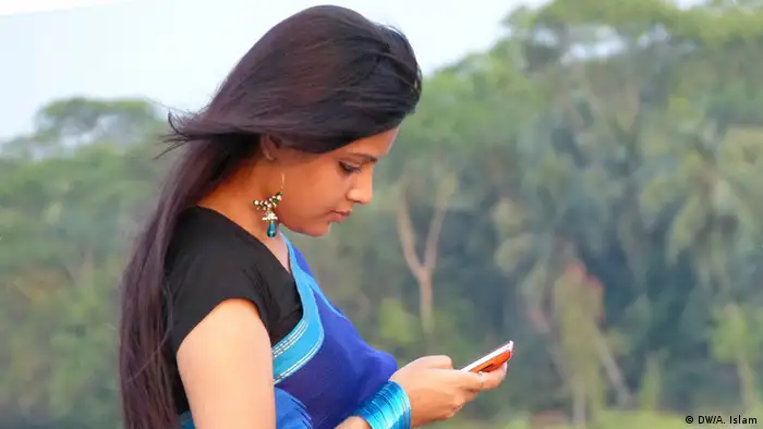 Bangladesch Frau Handy Smartphone Kommunikation