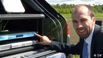 Mobile Satellitenkommunikation im Auto Ein-Knopf-Betrieb