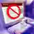 Знак запрета на мониторе компьютера - символ цензуры в интернете