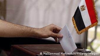 Oman Ägypten Wahlen Präsidentschaftswahl im Ausland Wahlurne