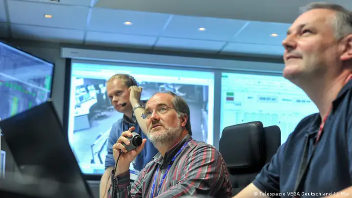 Satellitensimulation: Kontrolleure üben im ESA Simulationsraum