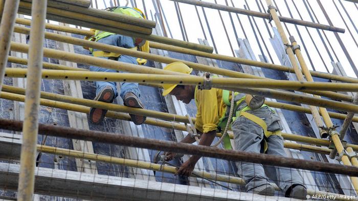 Labourers work on a building construction site in suburban Manila on April 1, 2014 (Photo: JAY DIRECTO/AFP/Getty Images)