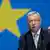 Der Spitzenkandidaten der Konservativen, Jean-Claude Juncker, spricht vor einer Europa-Fahne (Foto: Axel Schmidt/Getty Images)