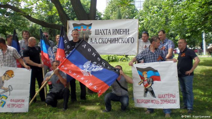 Шахтеры на демонстрации в поддержку пророссийских сепаратистов, 28 мая 2014 года