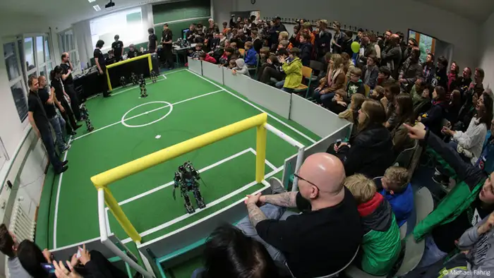 Simulador de partido de fútbol para robots.