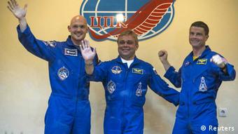 Немецкий астронавт Герст (слева) с коллегами из РФ и США, май 2014 года, Байконур