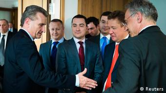 O επίτροπος Ενέργειας 'Ετινγκερ με τον επικεφαλής της Gazprom Αλεξέι Μίλερ