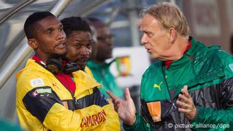 Volker Finke bei der WM 2014 als Trainer Kamerums. Foto: dpa-pa