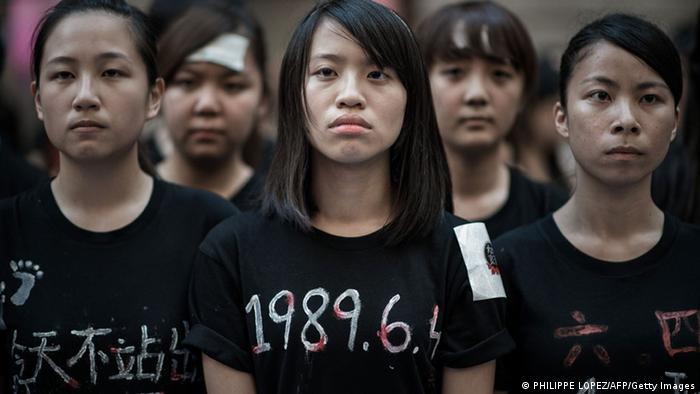 Hunderte Menschen demonstrieren vor Tiananmen-Jahrestag in Hongkong 4.6.2014