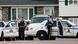 Polizisten stehen vor ihren Autos im kanadischen Moncton nach der Schießerei (Foto: Reuters) Polizisten stehen vor ihren Autos im kanadischen Moncton nach der Schießerei (Foto: Reuters)