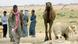 مجموعة من البدو العراقيين على الحدود مع الكويت - صورة بتاريخ 25 مارس/ آذار 2005 مجموعة من البدو العراقيين على الحدود مع الكويت - صورة بتاريخ 25 مارس/ آذار 2005