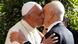 Papst Franziskus begrüßt (r.) Schimon Peres (Foto: Reuters) Papst Franziskus begrüßt (r.) Schimon Peres (Foto: Reuters)