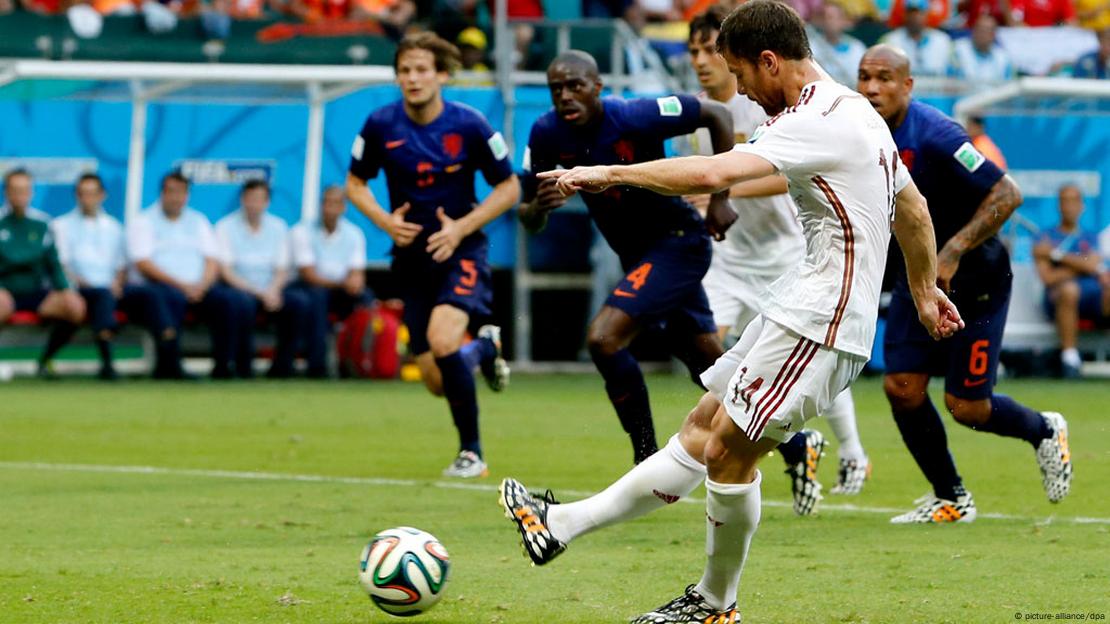 Holanda faz goleada arrasadora em cima da Espanha na estreia das duas  sele��es na Copa 2014 - Holanda faz goleada arrasadora em cima da Espanha  na estreia das duas sele��es na Copa