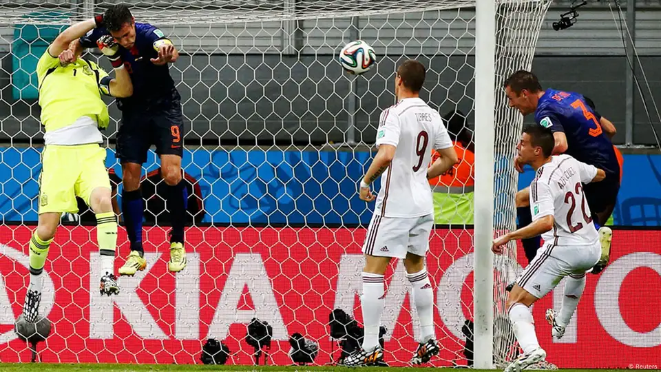 Com golaços, Holanda atropela Espanha e vinga final perdida de