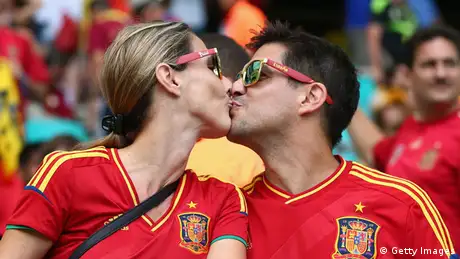 FIFA WM 2014 Spanien Fans Kuss