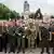 Separatistas prorrusos juran por la bandera (rusa) en Donetsk.