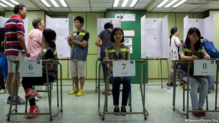 Assistants wait at polling station during a civil referendum held by Occupy Central in Hong Kong June 22, 2014 (Photo: REUTERS/Tyrone Siu)