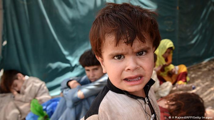 Pakistan Massenflucht aus Nord-Waziristan vor Offensive gegen Islamisten (A Majeed/AFP/Getty Images)