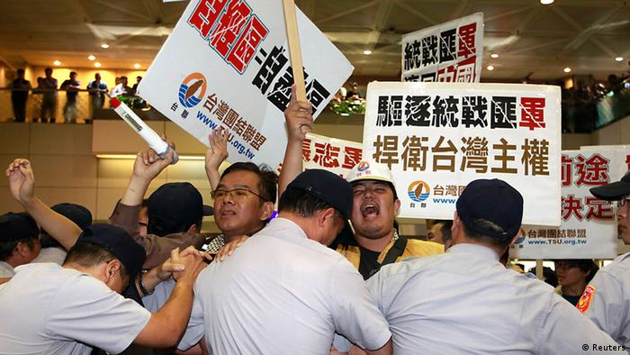 部分台湾民众对于两岸关系走向颇具疑虑（资料图片）
