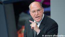 Der Fraktionsvorsitzende Gregor Gysi (Die Linke) spricht am 25.06.2014 im Bundestag in Berlin. Der Bundestag debattiert über den Bundeshaushalt. Foto: Maurizio Gambarini/dpa