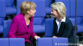 Angela Merkel und Ursula von der Leyen Haushaltsdebatte Bundestag 25.6.2014