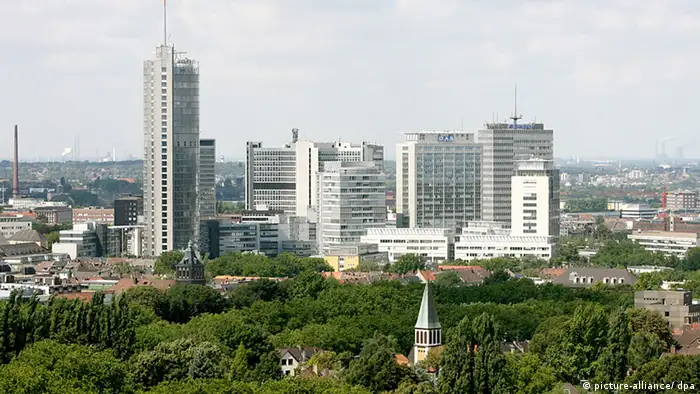 Deutschland Megacity Ruhrgebiet Essen Skyline (picture-alliance/ dpa)