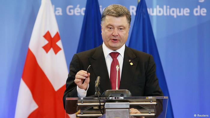 Portrait of Poroshenko behind the podium against the background of flags