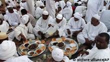 Muslime in Sudan beim Fastenbrechen