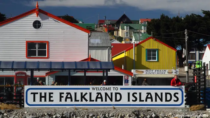 Welcome to the Falkland Islands sign (picture-alliance/dpa)
