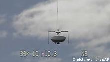 This image taken from video provided by NASA shows the launch of the high-altitude balloon carrying this saucer-shaped vehicle for NASA, Saturday June 28, 2014 in Kauai, Hawaii. Saturday's experimental flight high in Earth's atmosphere is testing technology that could be used to land on Mars. (AP Photo/NASA) // eingestellt von se