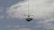 Die "Fliegende Untertasse" wird vom Ballon in die Höhe gezogen (Foto:AP) Die "Fliegende Untertasse" wird vom Ballon in die Höhe gezogen (Foto:AP)