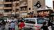 Ein Fahrzeug der Terrormiliz ISIS mit schwarzer Flagge (Foto: Reuters) Ein Fahrzeug der Terrormiliz ISIS mit schwarzer Flagge (Foto: Reuters)