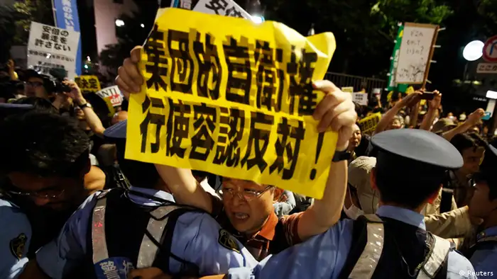 Japan Verfassung Proteste 30.06.2014