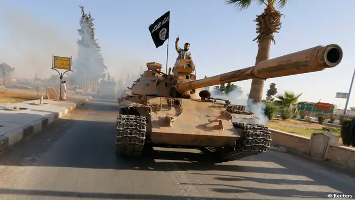 ISIS Kämpfer Militärparade in Syrien 30.06.2014