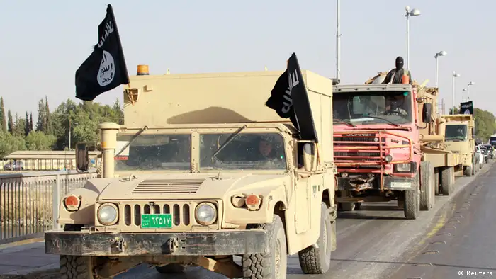 ISIS Kämpfer Militärparade in Syrien 30.06.2014