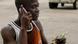 Afrikaner telefoniert mit Handy (Foto: dpa) Afrikaner telefoniert mit Handy (Foto: dpa)