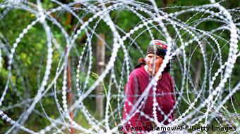 Frau an der Grenze zwischen Russland und Georgien (Foto: VANO SHLAMOV/AFP/Getty Images)