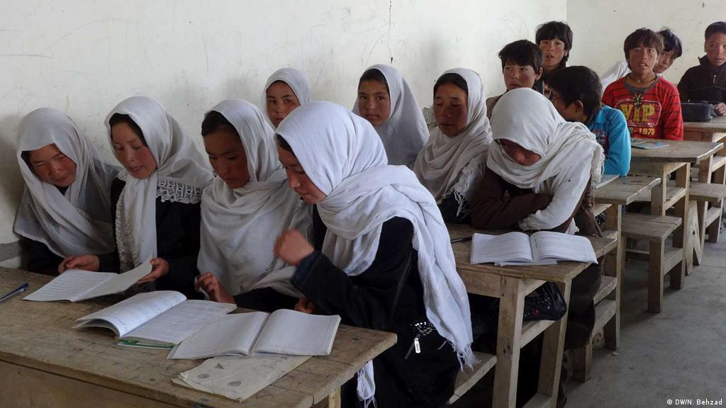 UNICEF: Nearly half of children in Afghanistan do not go to school | News |  DW | 03.06.2018