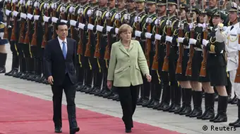 Chinas Ministerpräsident Li Keqiang begrüßt Bundeskanzlerin Merkel in Peking