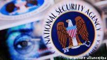 ILLUSTRATION - Durch eine Lupe ist am 16.01.2014 in Berlin das Logo des US-Geheimdienstes National Security Agency (NSA) auf einem Monitor zu sehen. Foto: Nicolas Armer/dpa (zu dpa-Meldung Expertengruppe: NSA-Aktionen gegen Ausländer sind rechtmäßig vom 02.07.2014) +++(c) dpa - Bildfunk+++
