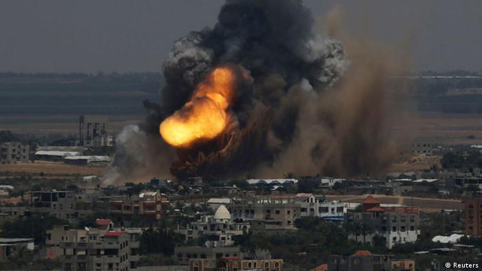 Ein israelischer Luftangriff im Gazastriefen (Foto: Reuters)