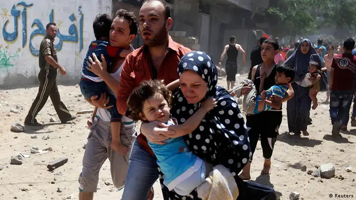 Gaza Bewohner flüchten vor Angriffen Israels 9.7.