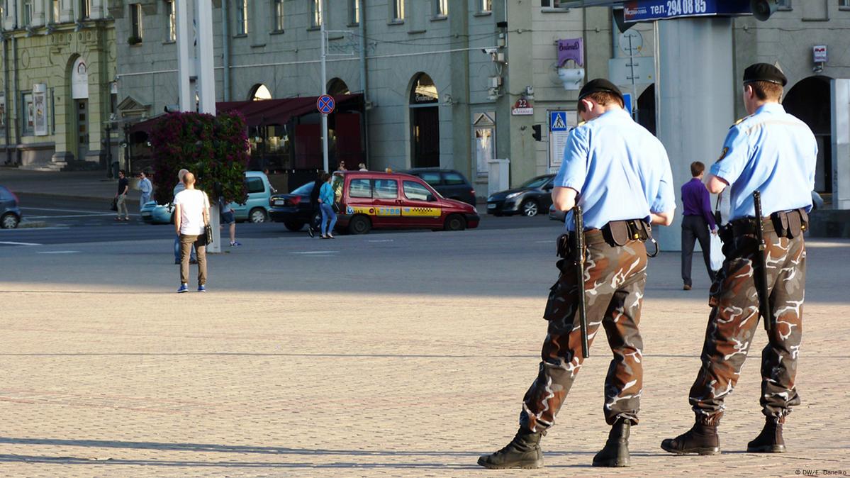 Неизвестные штурмуют посольство Ливии в Минске – DW – 27.08.2020