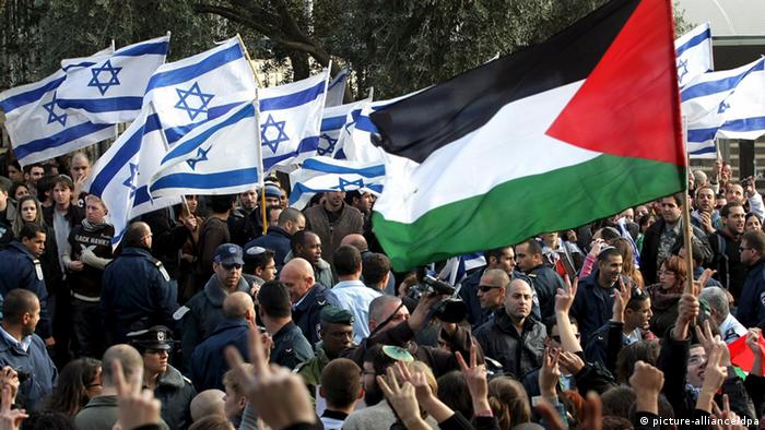 Symbolbild Palästina Israel Flaggen Konflikt