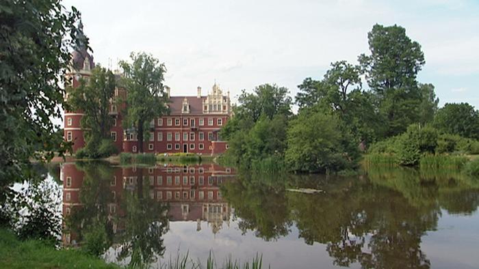 Castillo en el parque Fürst Pückler de Bad Muskau Castillo en el parque Fürst Pückler de Bad Muskau