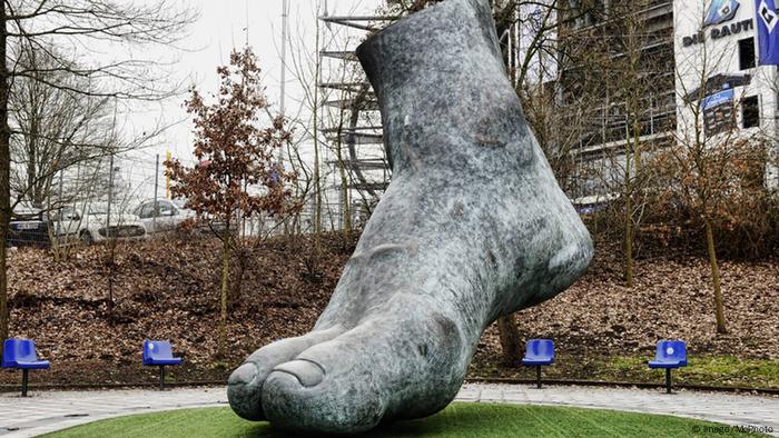 Statue des rechten Fußes von Uwe Seeler