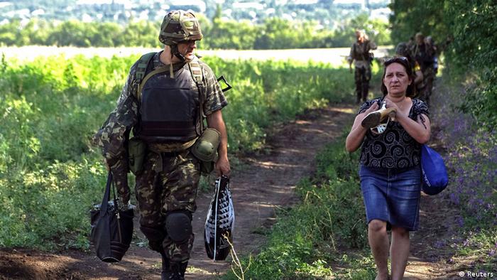Жителі Донеччини намагаються втекти від боїв у регіоні