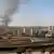 Rauchsäule steigt über Gebäuden in Tripolis auf (Foto: Reuters)