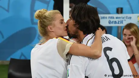 Fußball WM 2014 Fußballspieler Feier Sami Khedira und Lena Gercke
