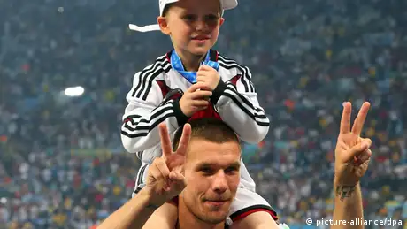 Fußball WM 2014 Fußballspieler Feier Lukas Podolski 